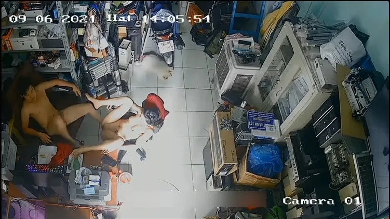 Người vợ người chồng nện nhau trong của cục thịt máy tính